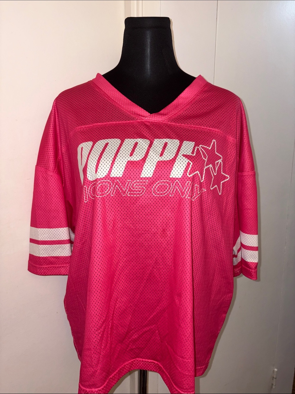 Poppi Girls' Hot Pink Mesh V-Neck Sports Top with White Graphic